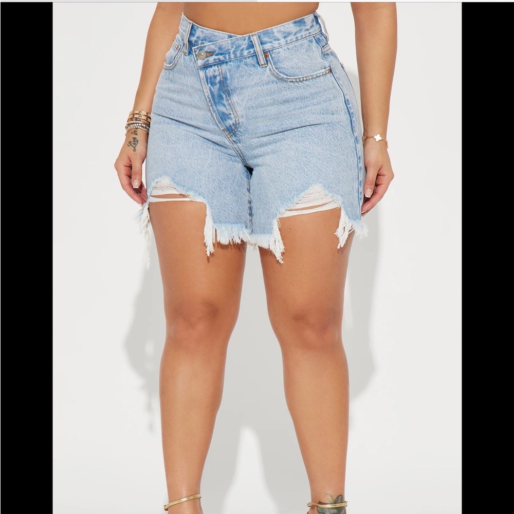 Fashion Nova size 18 shorts